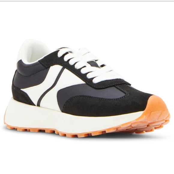 Steve Madden Women’s Kendrix Jogger Sneaker Size 8 Black White - Picture 1 of 10